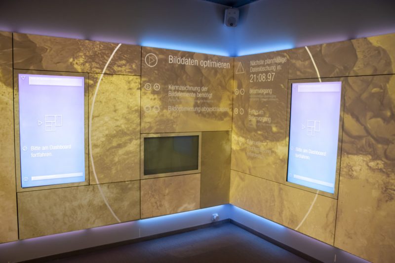 Optimise image data projection on an aerial terrain texture, with two touchscreens in the room corner